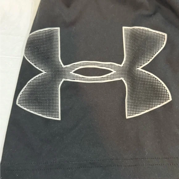 370. Under Armour Black Men's Shorts - Picture 4 of 5